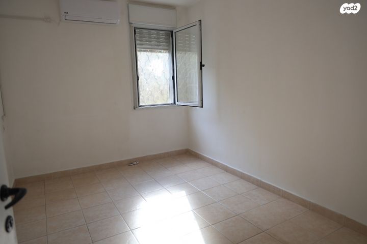 דירה, הגפן 17, המיסדים, כרמיאל