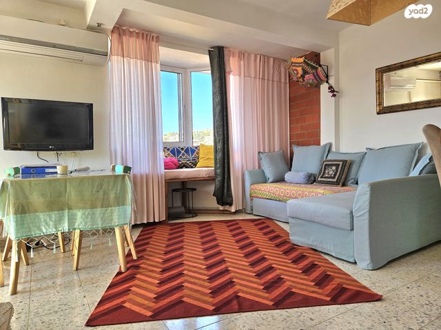 סטודיו/ לופט, עפרוני 1, צעירה, כפר ורדים