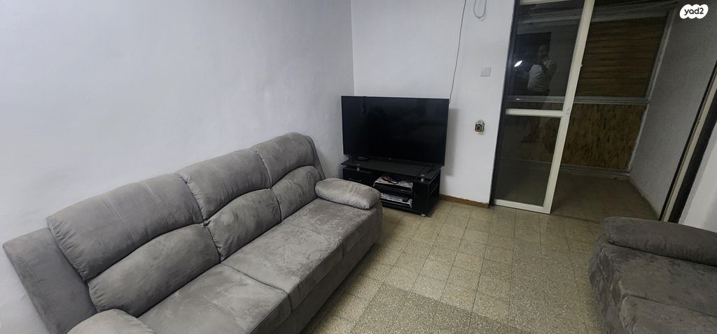 דירה, הפלמ"ח 642, אלי כהן, ירוחם