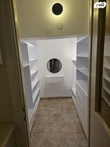 דירה, שלמה בן יוסף 10, ארמון הנציב, תלפיות מזרח, ירושלים