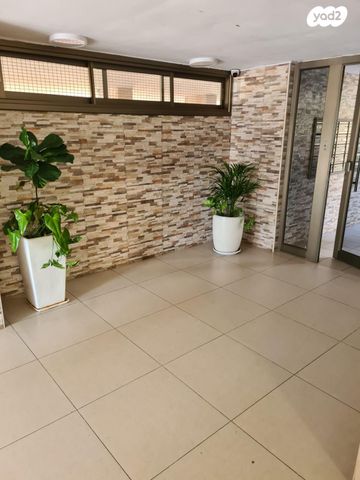 דירה, חב"ד 22, רמב"ם, ראשון לציון