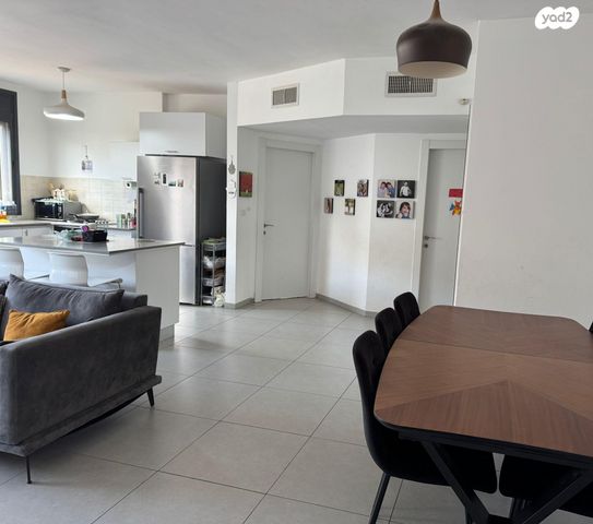 דירה, לאה גולדברג 6, בר לב, מזכרת בתיה