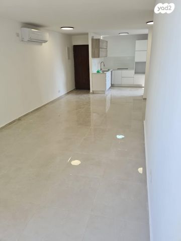 דירה, חב"ד 22, רמב"ם, ראשון לציון