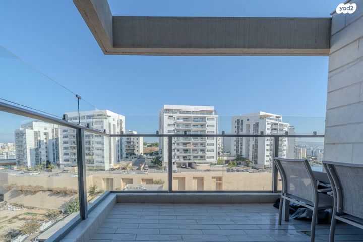 דירה, לוטם 33, הפרחים, חריש