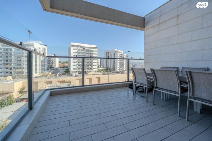 דירה, לוטם 33, הפרחים, חריש