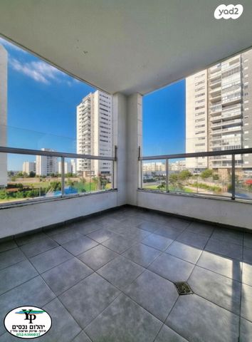 דירה, החותרים, טירת כרמל