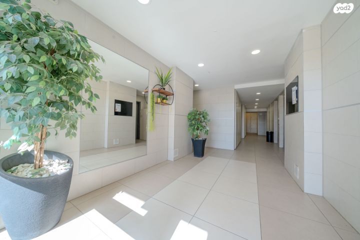 דירה, לוטם 33, הפרחים, חריש