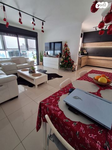 דירה, הצנחנים, אריק שרון, נהריה