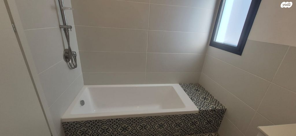 דו משפחתי, חלמיש, שערי תקווה