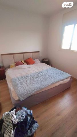 דירה, צור יצחק