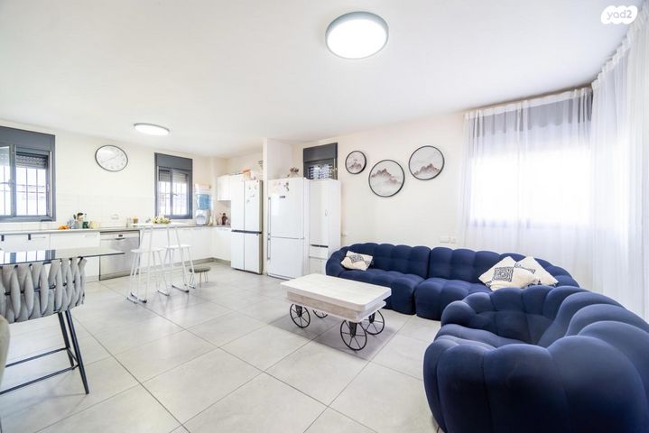 דירה, הרב ישעיהו משורר, הדר גנים, פתח תקווה