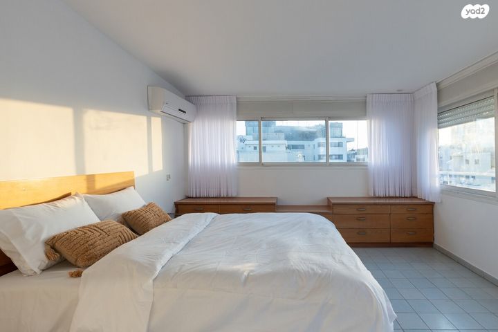 גג/ פנטהאוז, הפרחים 32, קרית הפרחים - 2005, רעננה