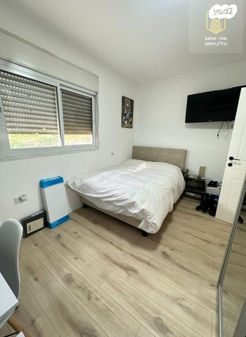 דו משפחתי, צוותא ב, אלפי מנשה