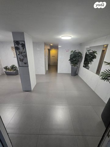 דירה, שדרות בר אילן 24, דרום מערב ותיק, בת ים