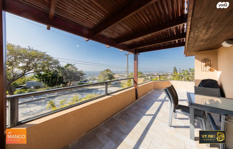 דו משפחתי, מנור, אלפי מנשה