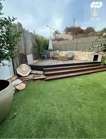 דו משפחתי, צוותא ב, אלפי מנשה