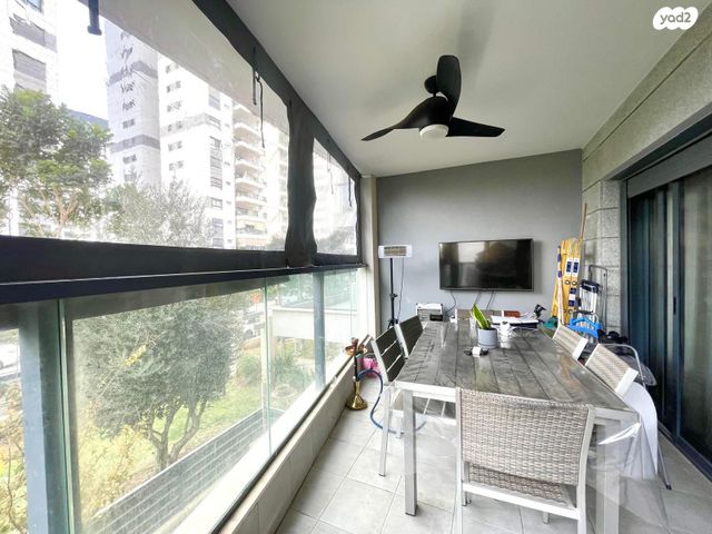 דירה, יעקב תמרי, חצרות המושבה, רחובות