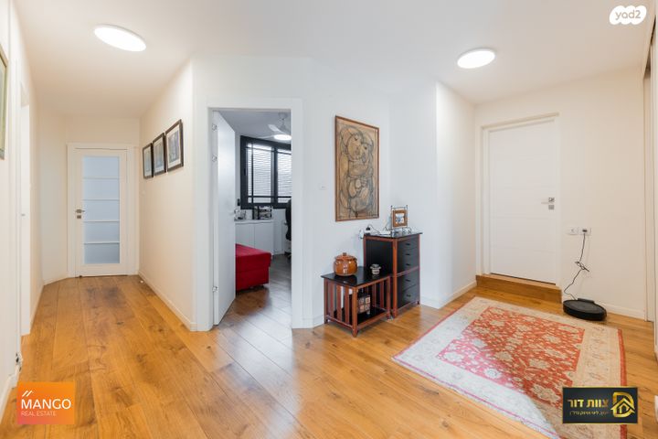 דו משפחתי, מנור, אלפי מנשה