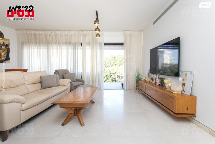 דירה, בנימין ד'ישראלי, אחוזה, חיפה