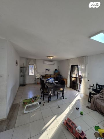 גג/ פנטהאוז, עליית הנוער, רמות, ירושלים