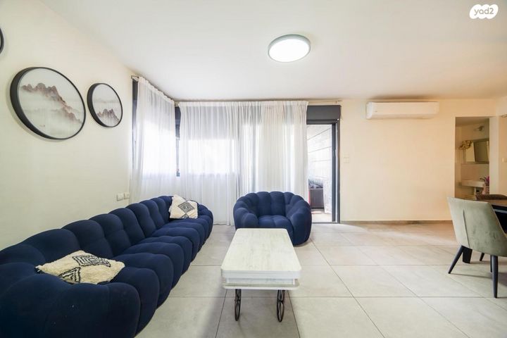 דירה, הרב ישעיהו משורר, הדר גנים, פתח תקווה