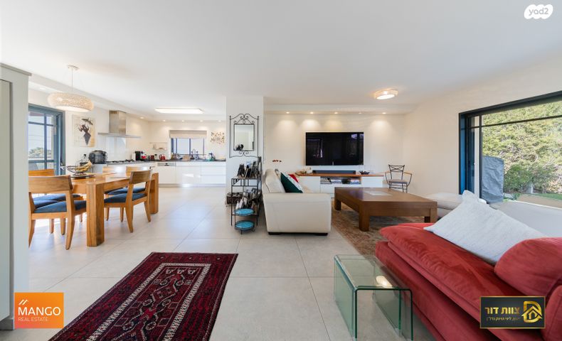 דו משפחתי, מנור, אלפי מנשה