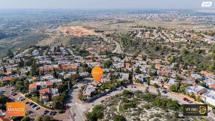 דו משפחתי, מנור, אלפי מנשה