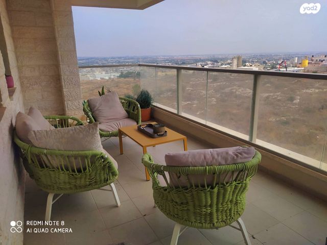 דירה, צור יצחק