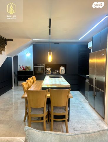 דו משפחתי, צוותא ב, אלפי מנשה