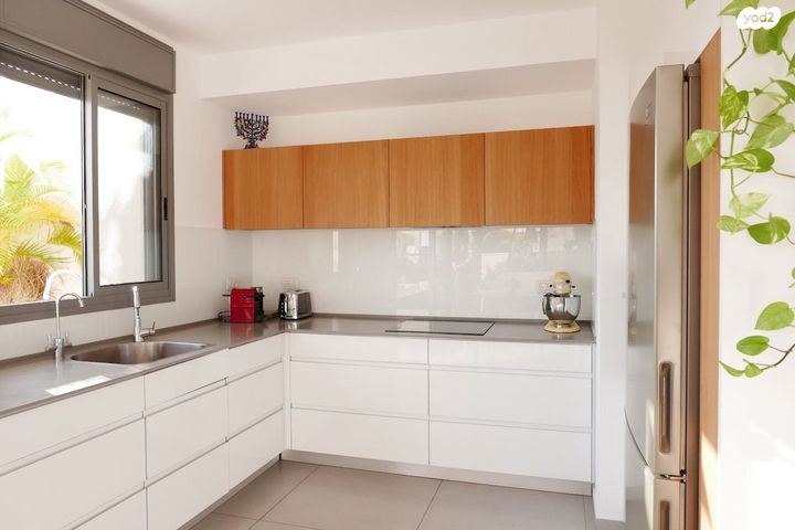 גג/ פנטהאוז, הלוטוס 4, קרית הפרחים - 2005, רעננה