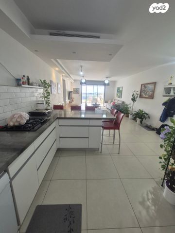 דירה, שדרות יצחק רבין, קדימה צורן