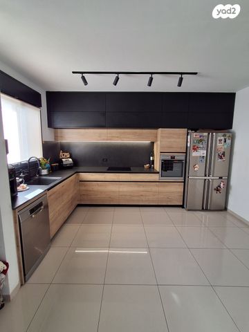 דירה, הצנחנים, אריק שרון, נהריה