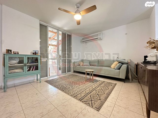 דו משפחתי, דפנה, שאר העיר, כפר תבור