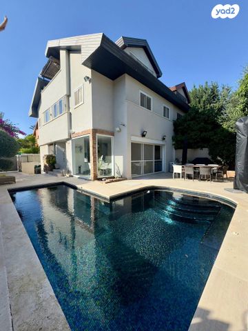 קרית הפרחים - 2005