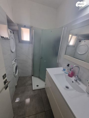 דירה, שדרות בר אילן 24, דרום מערב ותיק, בת ים