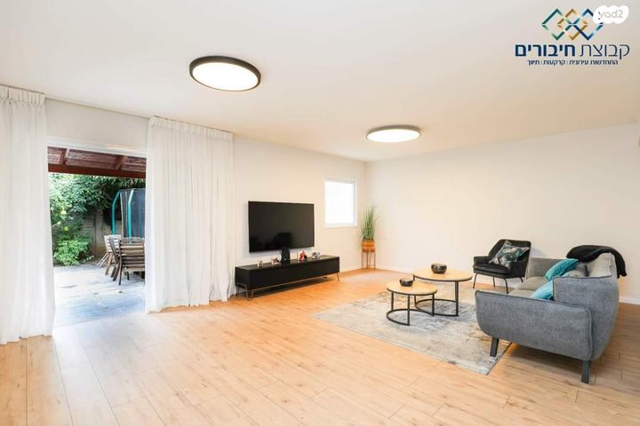 דו משפחתי, עגור, גבעת הסלעים, ראש העין