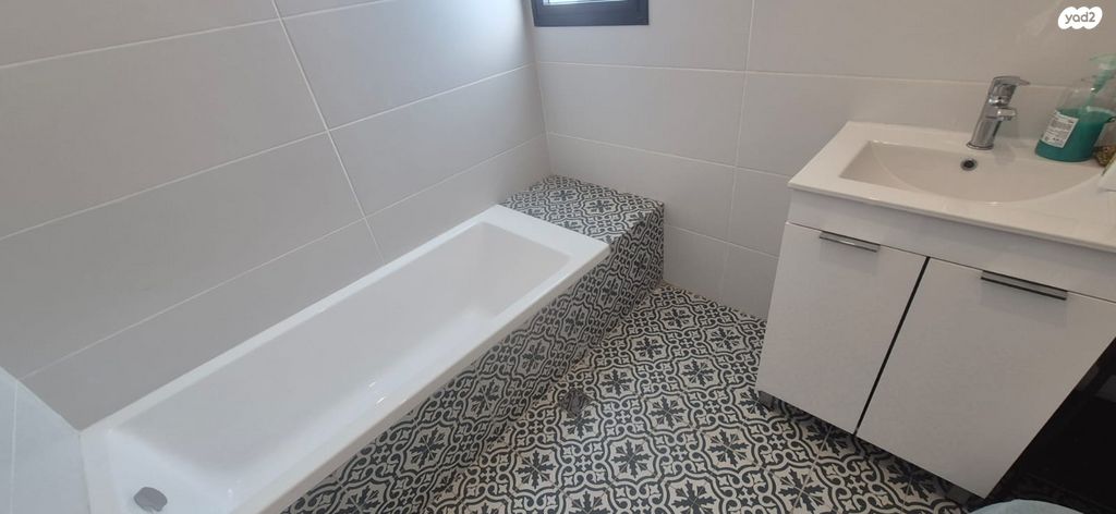 דו משפחתי, חלמיש, שערי תקווה