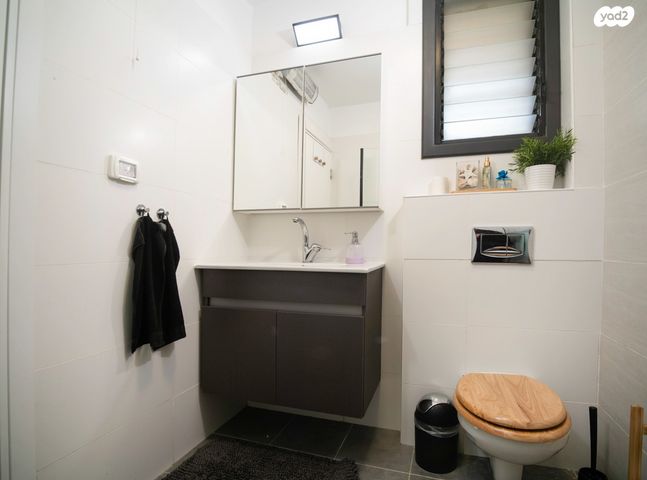 דירה, משה סנה, נס ציונה