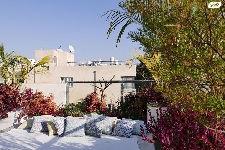 גג/ פנטהאוז, הלוטוס 4, קרית הפרחים - 2005, רעננה