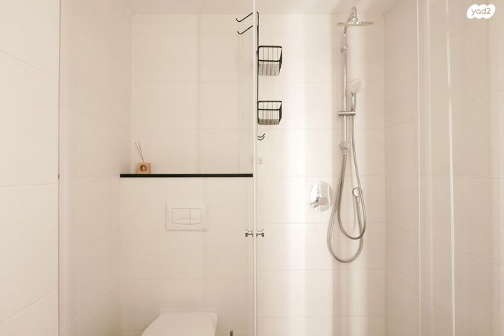 גג/ פנטהאוז, הלוטוס 4, קרית הפרחים - 2005, רעננה