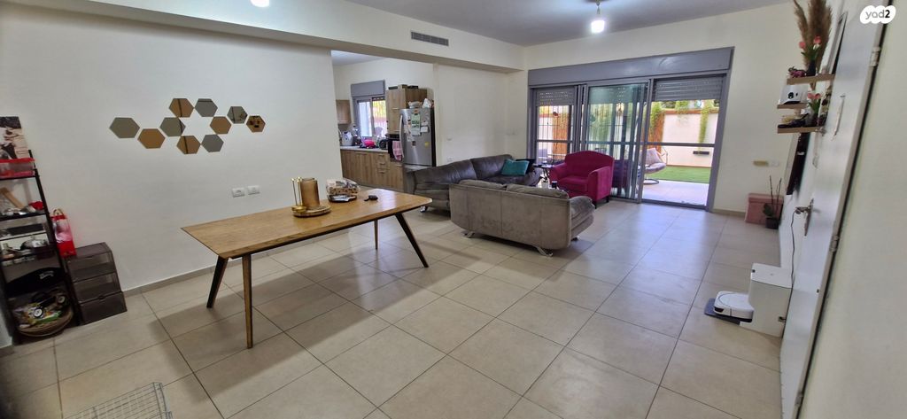 דירת גן, נווה זמר, רעננה