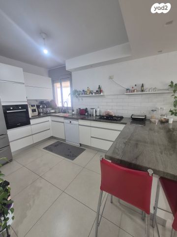 דירה, שדרות יצחק רבין, קדימה צורן