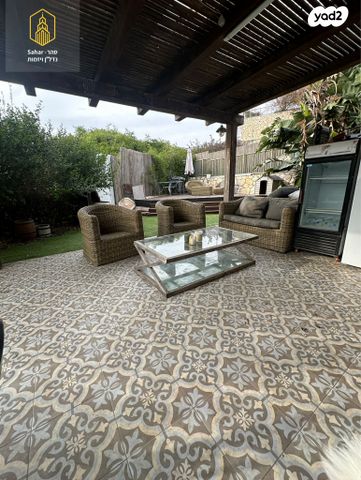 דו משפחתי, צוותא ב, אלפי מנשה