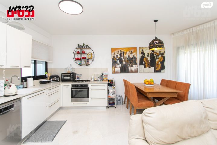 דירה, בנימין ד'ישראלי, אחוזה, חיפה