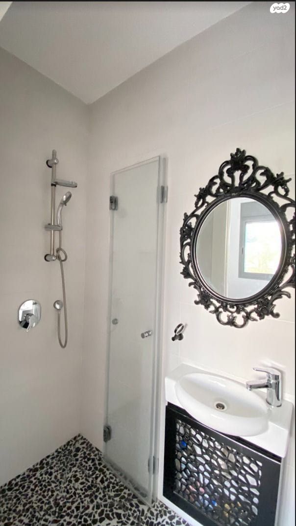 גג/ פנטהאוז, הלוטוס 4, קרית הפרחים - 2005, רעננה