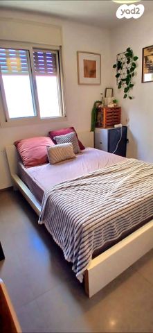 דירה, צור יצחק