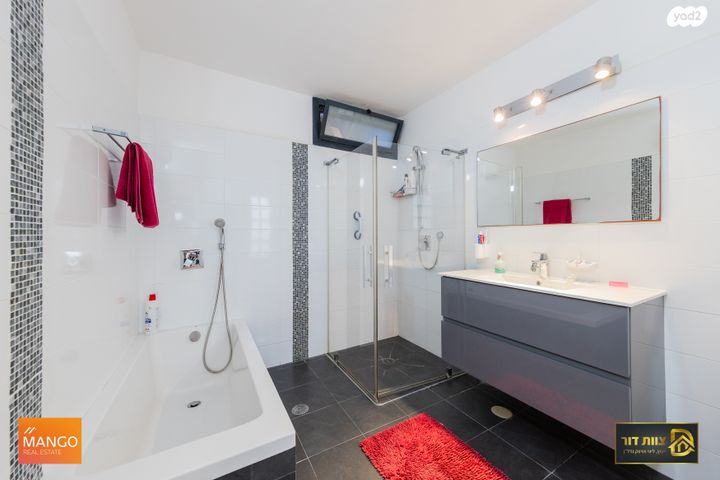 דו משפחתי, מנור, אלפי מנשה