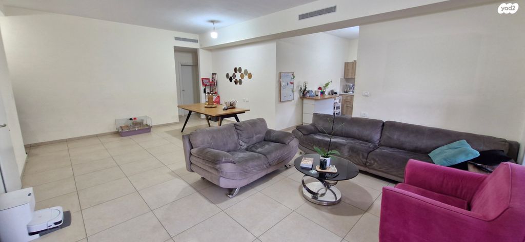 דירת גן, נווה זמר, רעננה