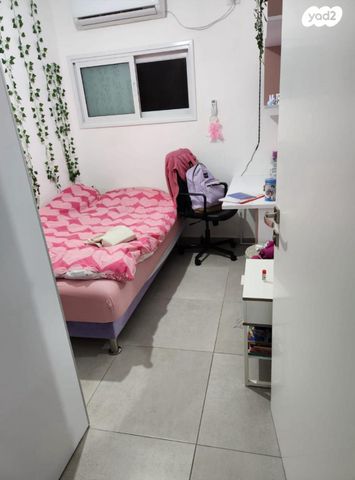 דירה, יהודית 13, חרוזים, רמת גן