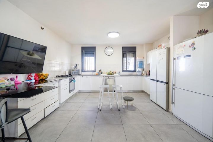 דירה, הרב ישעיהו משורר, הדר גנים, פתח תקווה